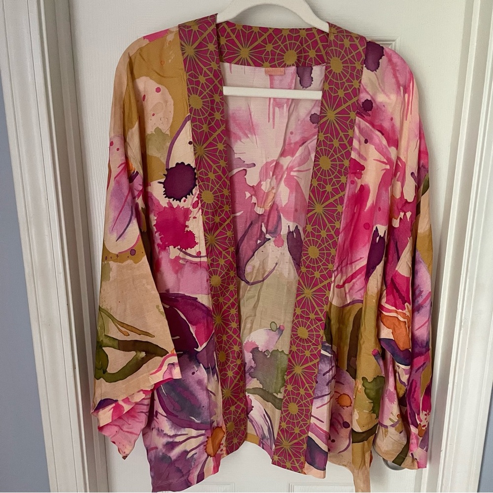 Powder Watercolor Floral Short Kimono OS - Picture 2 of 8